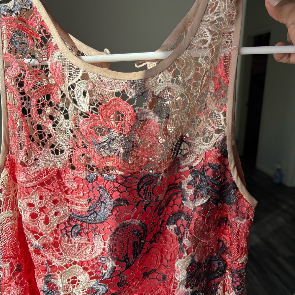 Donna Ricco Red and Cream Lace Top